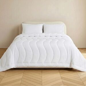 NEW Buffy Breeze Comforter King / Cal King White Quilted Eucalyptus Cooling